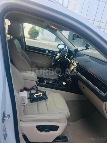 Volkswagen Touareg 2012, 57,000 km - 3.0 l - Bakı