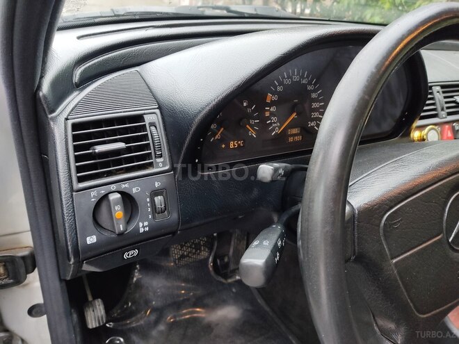 Mercedes C 200 1997, 302,000 km - 2.0 l - Bakı