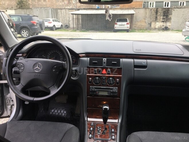 Mercedes E 240 2000, 220,000 km - 2.6 l - Bakı