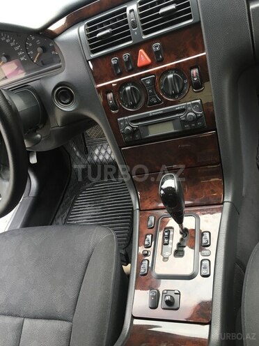Mercedes E 240 2000, 220,000 km - 2.6 l - Bakı