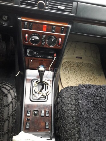 Mercedes E 250 1994, 290,825 km - 2.5 l - Bakı