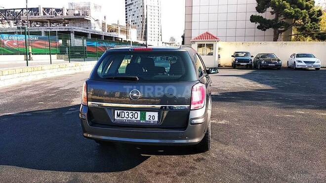 Opel Astra 2009, 145,000 km - 1.4 л - Bakı