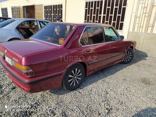 BMW 525 1982, 200,000 km - 2.5 л - Bərdə