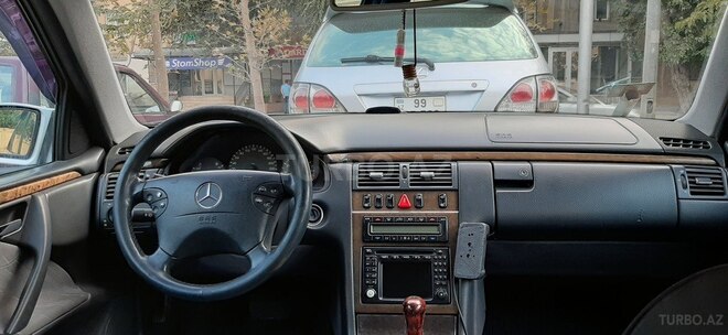 Mercedes E 240 2000, 323,000 km - 2.4 l - Bakı