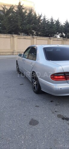 Mercedes E 240 2000, 323,000 km - 2.4 l - Bakı