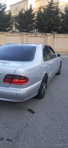 Mercedes E 240 2000, 323,000 km - 2.4 l - Bakı