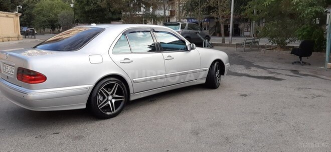 Mercedes E 240 2000, 323,000 km - 2.4 l - Bakı