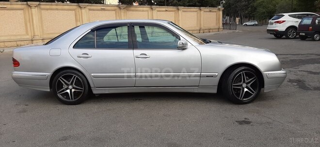 Mercedes E 240 2000, 323,000 km - 2.4 l - Bakı
