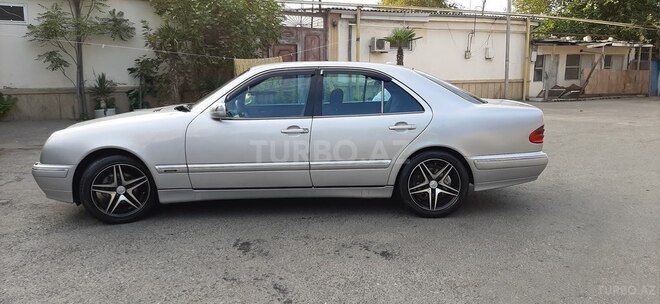Mercedes E 240 2000, 323,000 km - 2.4 l - Bakı