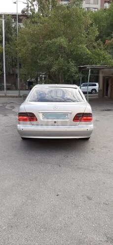 Mercedes E 240 2000, 323,000 km - 2.4 l - Bakı