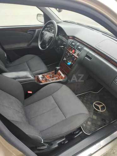 Mercedes E 240 2000, 225,000 km - 2.4 l - Mingəçevir