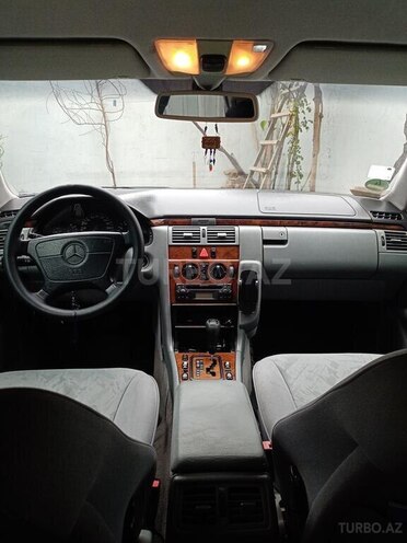Mercedes E 200 1998, 290,000 km - 2.0 l - Bakı