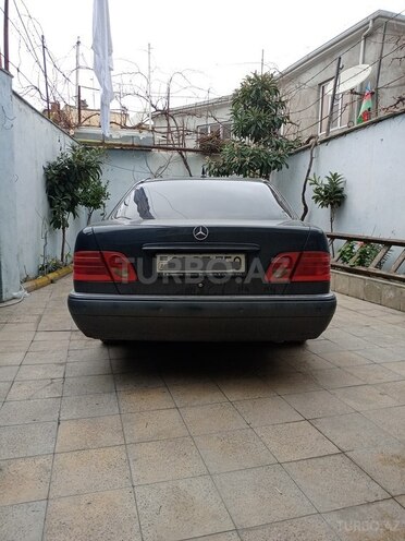 Mercedes E 200 1998, 290,000 km - 2.0 l - Bakı