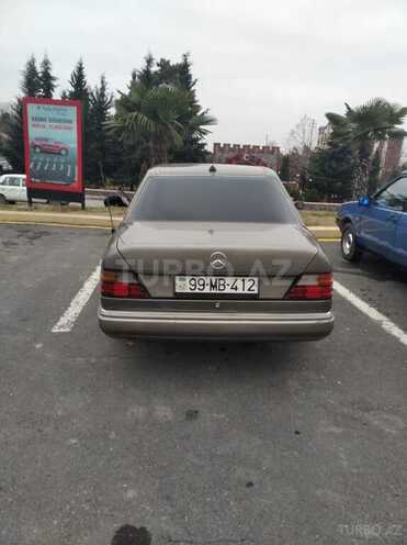 Mercedes E 200 1992, 330,000 km - 2.0 l - Qax
