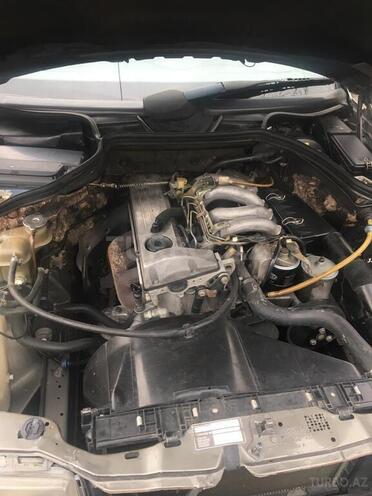 Mercedes E 200 1992, 330,000 km - 2.0 l - Qax