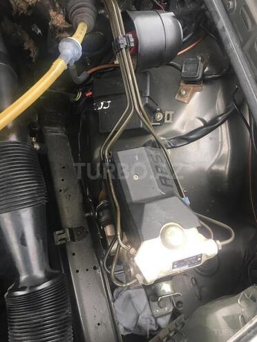 Mercedes E 200 1992, 330,000 km - 2.0 l - Qax