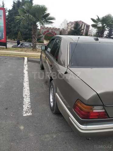 Mercedes E 200 1992, 330,000 km - 2.0 l - Qax