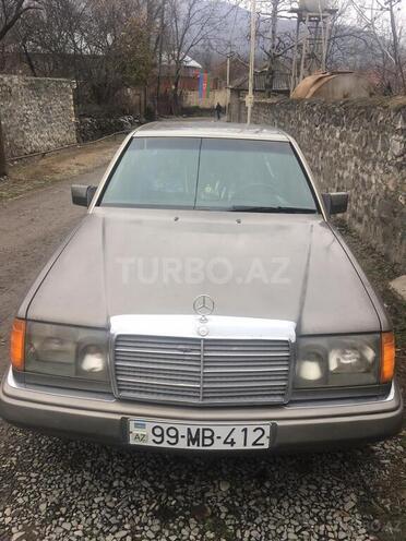 Mercedes E 200 1992, 330,000 km - 2.0 l - Qax
