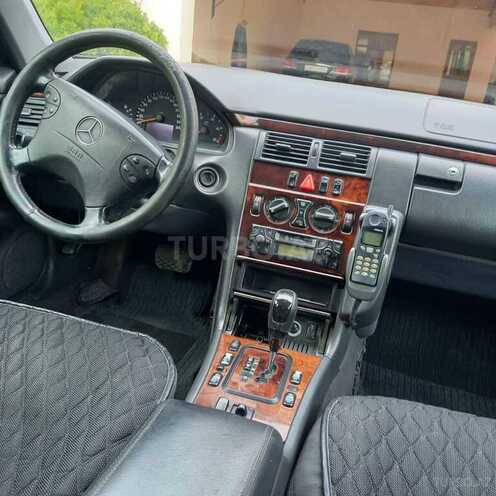 Mercedes E 270 2001, 450,000 km - 2.7 l - Bakı