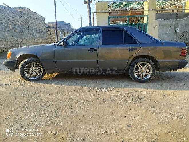 Mercedes E 250 1989, 356,544 km - 2.5 l - Bakı