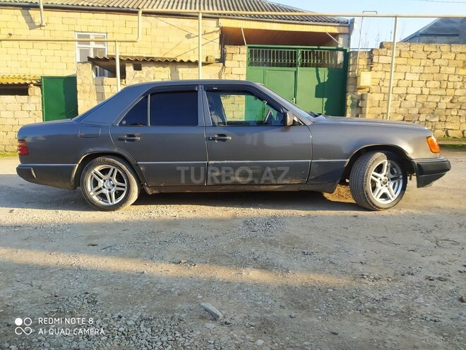 Mercedes E 250 1989, 356,544 km - 2.5 l - Bakı