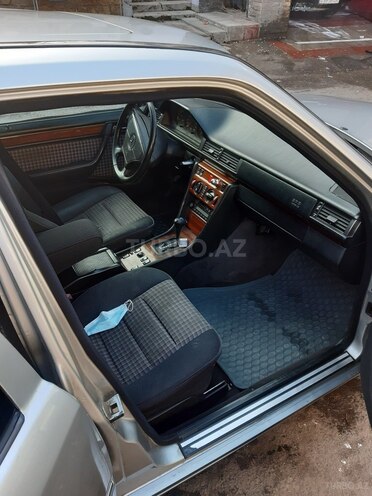 Mercedes E 220 1995, 300,000 km - 2.2 l - Bakı