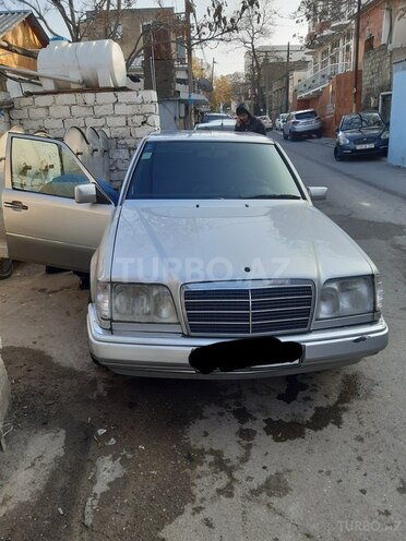 Mercedes E 220 1995, 300,000 km - 2.2 l - Bakı