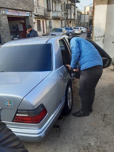 Mercedes E 220 1995, 300,000 km - 2.2 l - Bakı