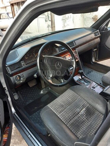 Mercedes E 220 1995, 300,000 km - 2.2 l - Bakı
