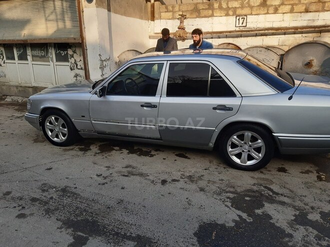 Mercedes E 220 1995, 300,000 km - 2.2 l - Bakı