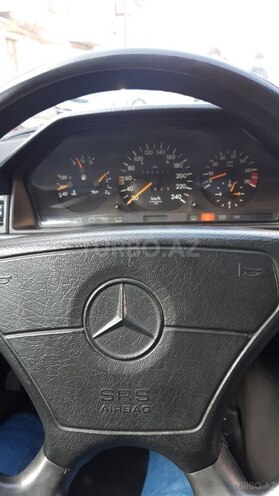 Mercedes E 220 1995, 300,000 km - 2.2 l - Bakı