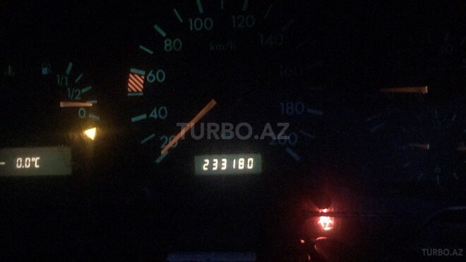 Mercedes Vito 1997, 233,180 km - 2.3 l - Zaqatala