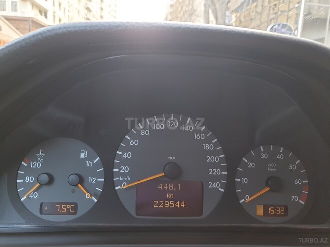 Mercedes E 240 2000, 229,000 km - 2.4 л - Bakı