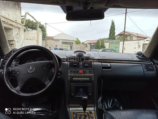 Mercedes E 320 2001, 305,000 km - 3.2 l - Bakı