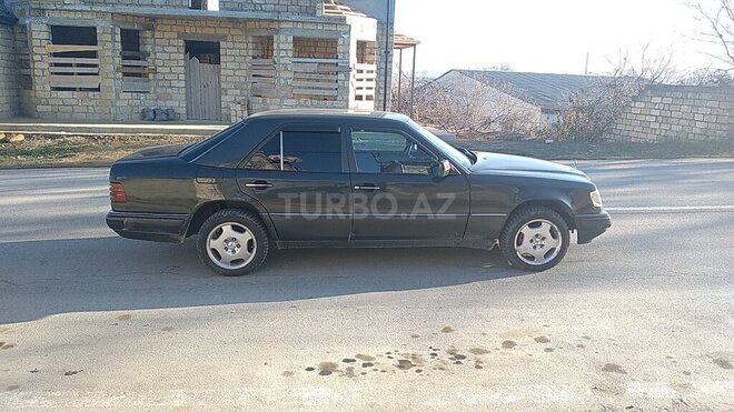 Mercedes E 300 1995, 320,000 km - 3.0 l - Qusar