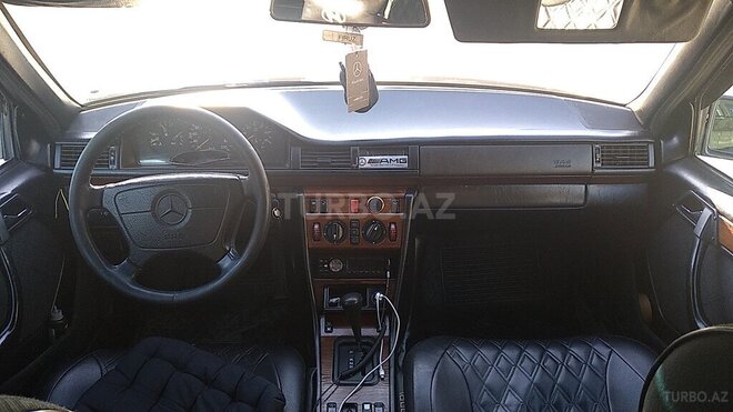 Mercedes E 300 1995, 320,000 km - 3.0 l - Qusar