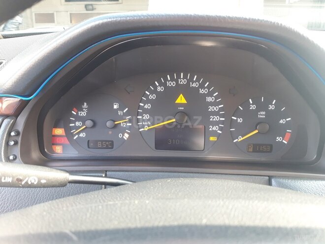 Mercedes E 220 1999, 310,000 km - 0.2 l - Bakı