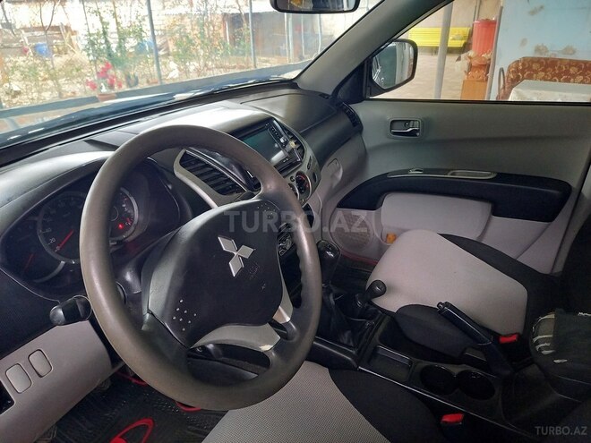 Mitsubishi L200 2012, 225,000 km - 2.5 л - Yevlax