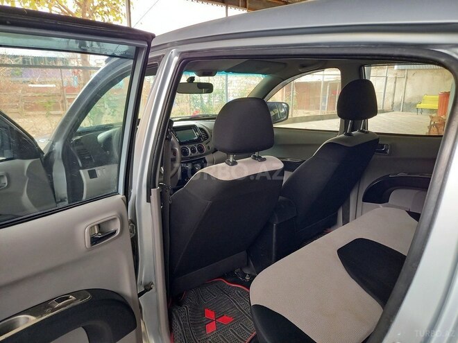 Mitsubishi L200 2012, 225,000 km - 2.5 л - Yevlax