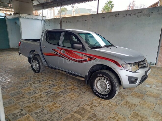 Mitsubishi L200 2012, 225,000 km - 2.5 л - Yevlax