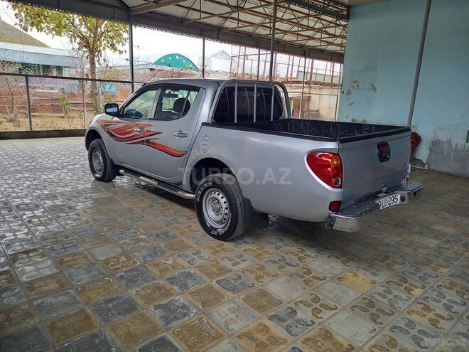 Mitsubishi L200 2012, 225,000 km - 2.5 л - Yevlax