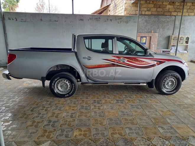 Mitsubishi L200 2012, 225,000 km - 2.5 л - Yevlax