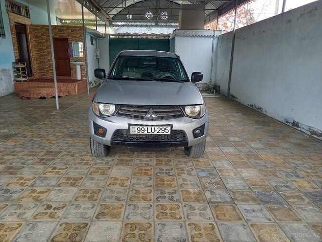 Mitsubishi L200 2012, 225,000 km - 2.5 л - Yevlax