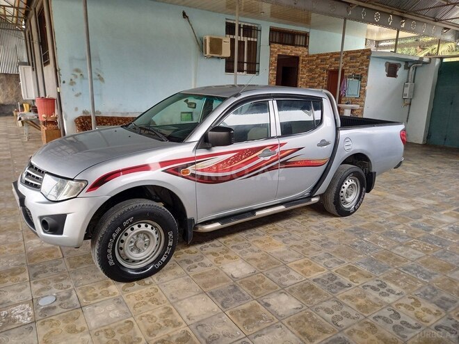 Mitsubishi L200 2012, 225,000 km - 2.5 л - Yevlax