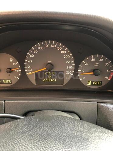 Mercedes E 240 2000, 270,000 km - 0.3 л - Bakı