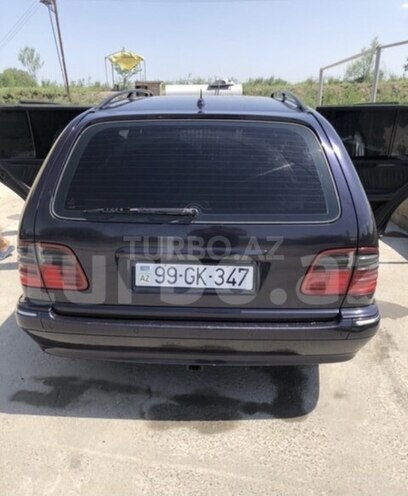 Mercedes E 220 2001, 305,000 km - 2.2 l - Bakı