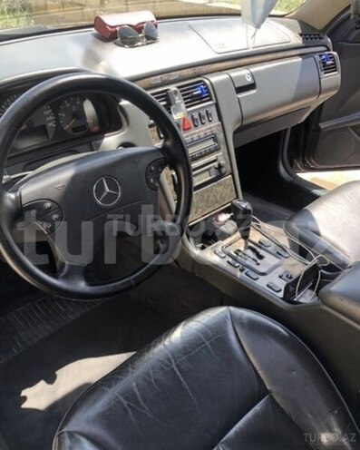 Mercedes E 220 2001, 305,000 km - 2.2 l - Bakı