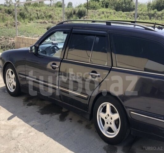 Mercedes E 220 2001, 305,000 km - 2.2 l - Bakı