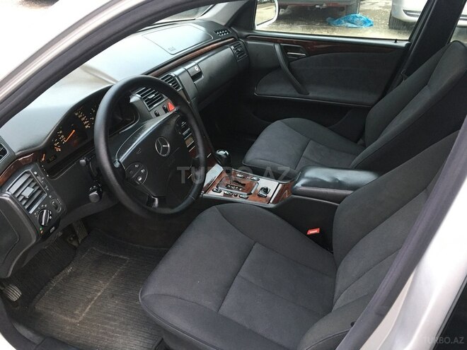 Mercedes E 270 2001, 260,000 km - 2.7 л - Bakı