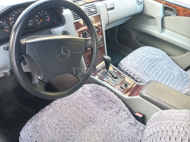 Mercedes E 240 1999, 278,000 km - 2.4 l - Bakı